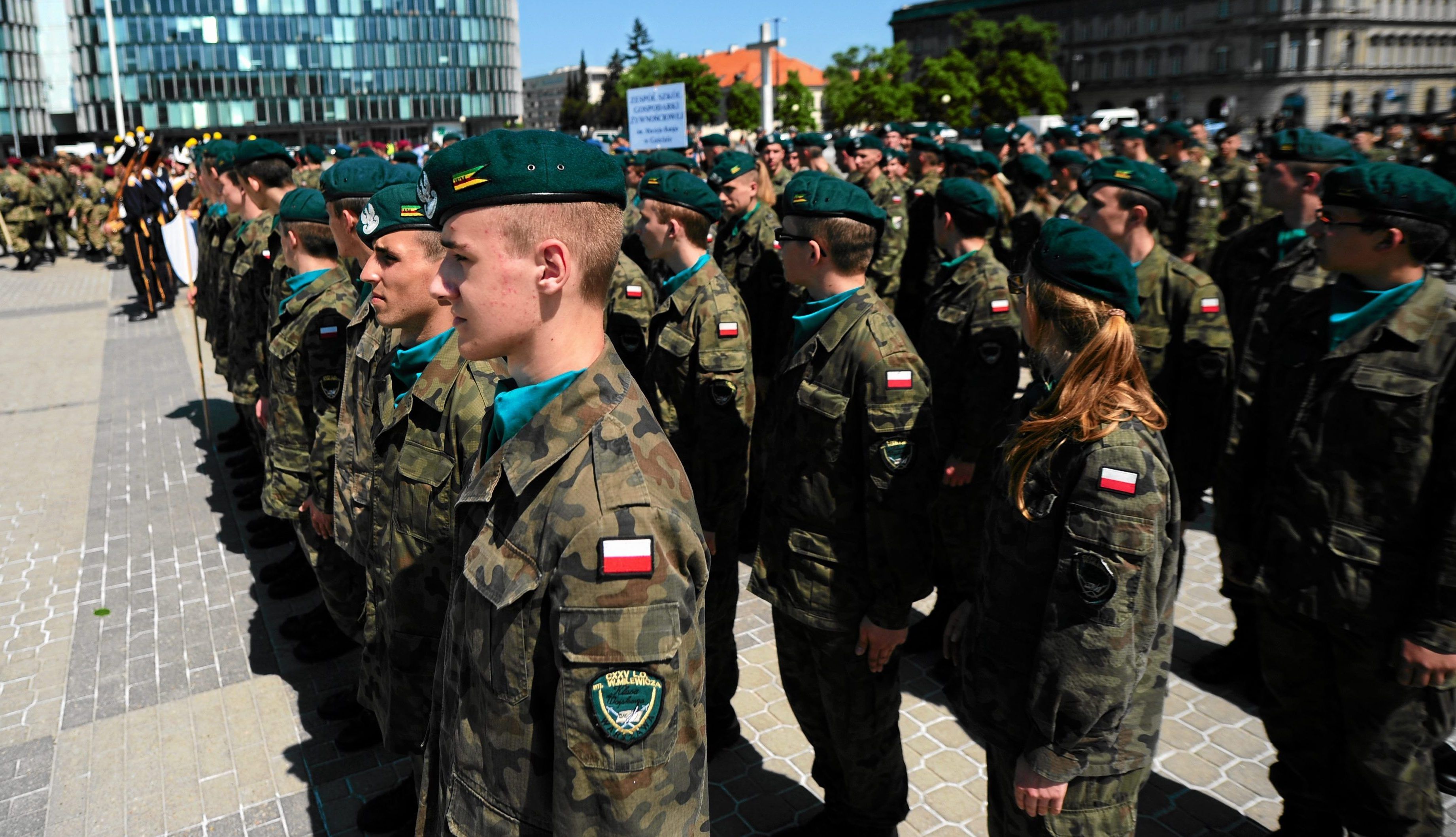17.05.2013 Warszawa , Pl. Pilsudskiego . Slubowanie uczniow klas mundurowych , uczestniczacych w Biwaku " Slubuje Ci , Ojczyzno " .
Fot. Adam Stepien / Agencja Gazeta